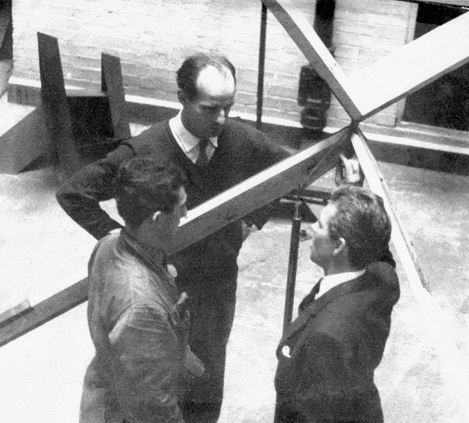 Image, from left to right: Waldemar d’Orey, Phillip King and Lord Snowdon