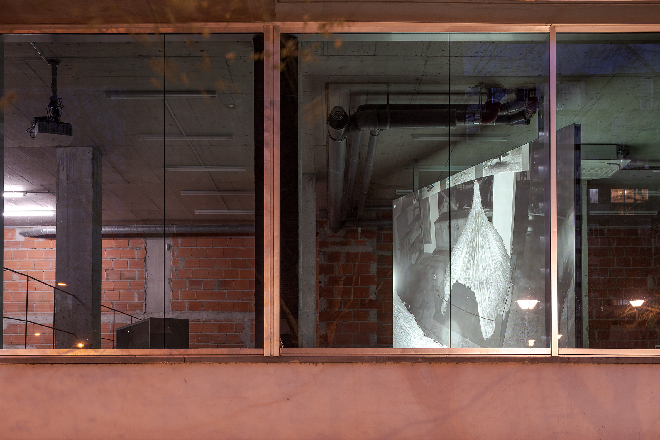 Willem de Rooij,
Hut Hut 2026, Lumiar Cité, vista da instalação. Foto: DMF